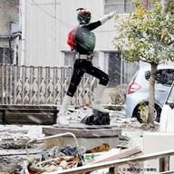 2011_sendai_earthquake_and_tsunami kamen_rider kamen_rider_1 photo statue // 600x599 // 130KB